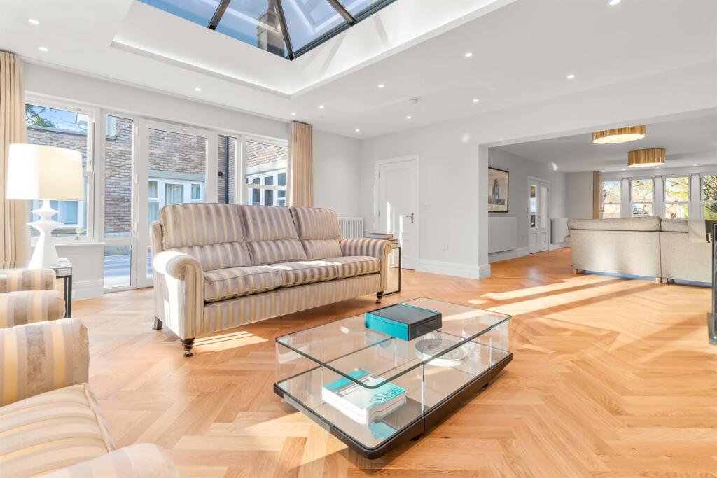 6 bedroom detached house for sale in Bradgate Road, Bowdon, WA14